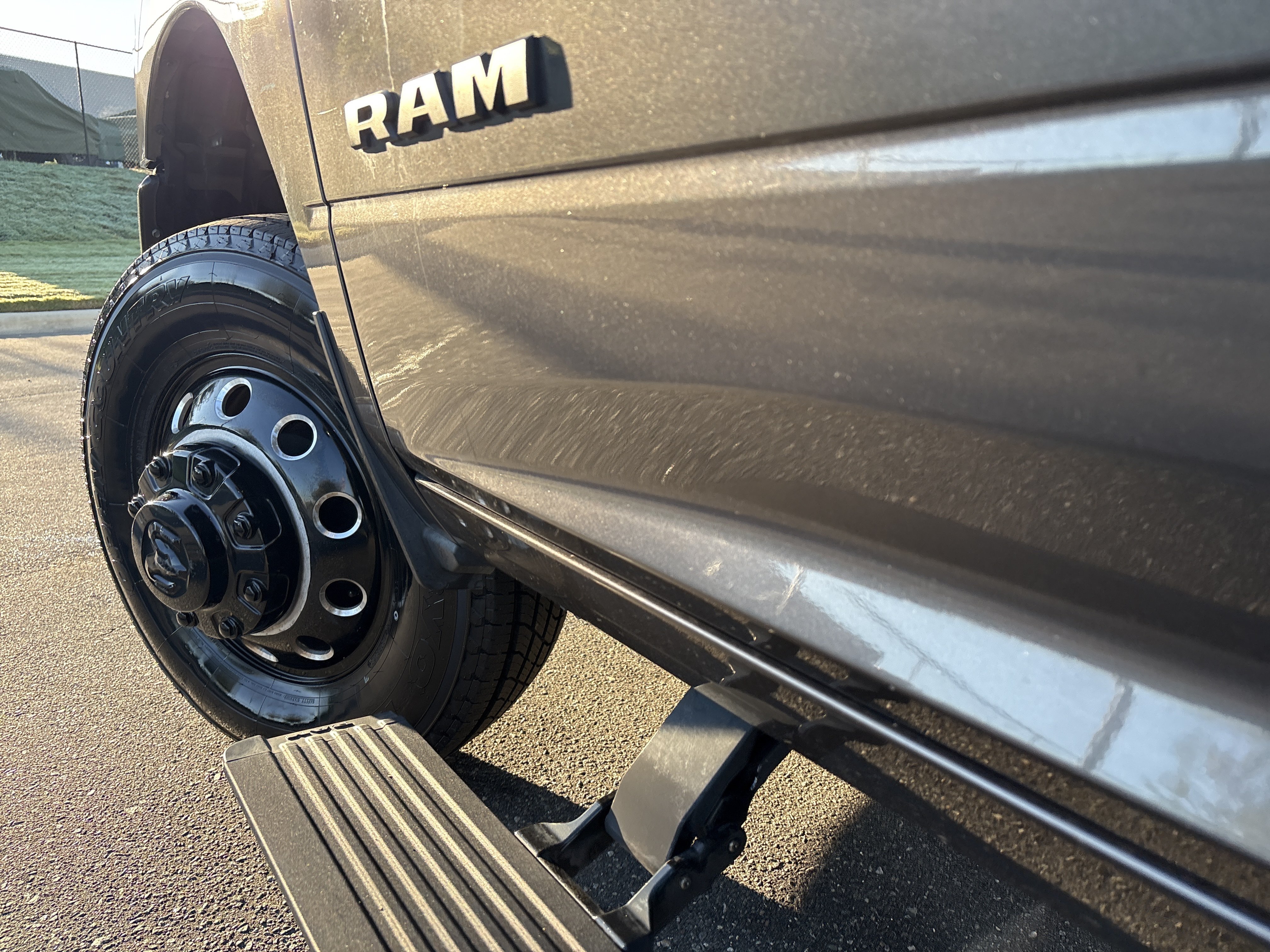 Used 2025 RAM 3500 Laramie AWD/4WD image 12