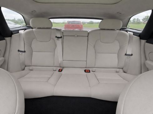 Used 2024 Volvo XC60 B5 Plus w/ Protection Package Premier AWD/4WD image 15