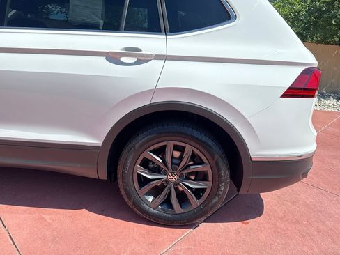 Used 2024 Volkswagen Tiguan SE w/ Panoramic Sunroof Package AWD/4WD image 36