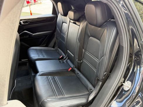 Used 2021 Porsche Cayenne Coupe image 32