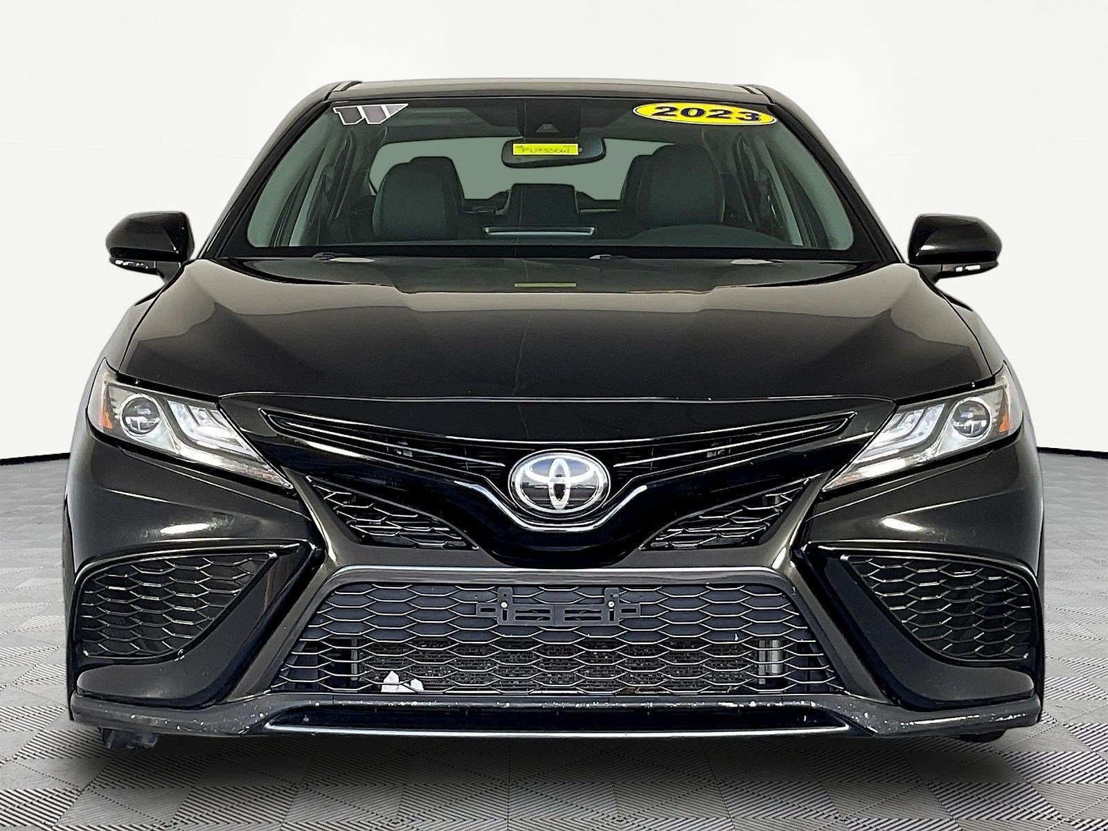 Used 2023 Toyota Camry XSE FWD image 2