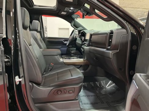 Certified 2025 Chevrolet Silverado 1500 High Country w/ Midnight Edition AWD/4WD image 15