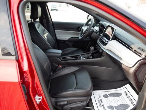 Used 2025 Jeep Compass Limited image 23