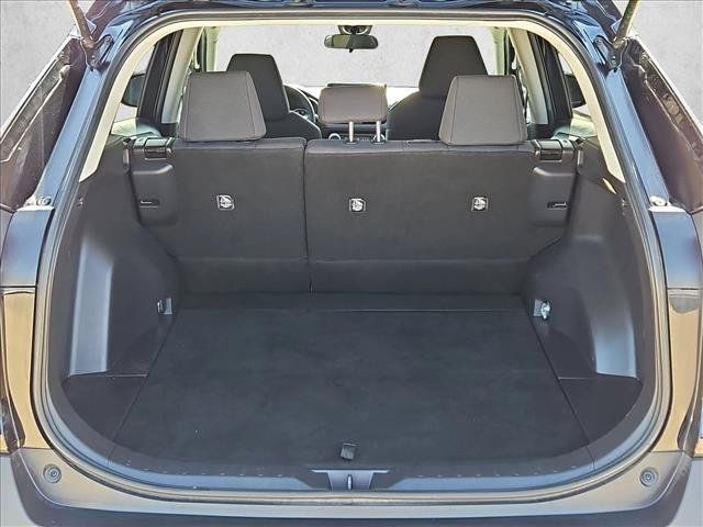 Used 2021 Toyota RAV4 LE FWD image 6