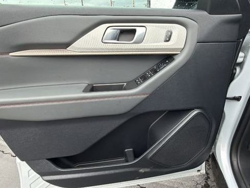 Used 2025 Ford Explorer Active image 20