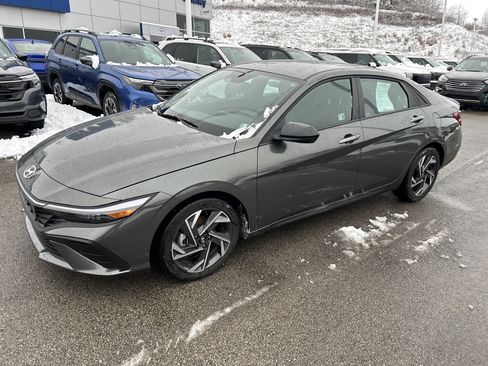 Certified 2025 Hyundai Elantra Sport image 15