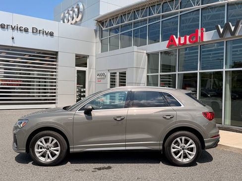 Certified 2025 Audi Q3 2.0T Premium w/ Convenience Package AWD/4WD image 3
