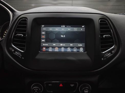 Used 2019 Jeep Compass Latitude w/ Cold Weather Group AWD/4WD image 24