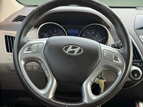 Used 2011 Hyundai Tucson GLS image 11