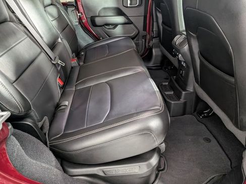 Used 2022 Jeep Wrangler Unlimited Sahara image 29