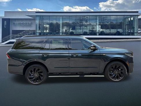 New 2026 Lincoln Navigator Reserve AWD/4WD image 9