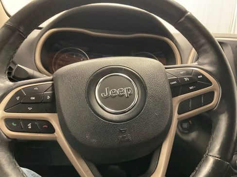 Used 2018 Jeep Cherokee Limited AWD/4WD image 20