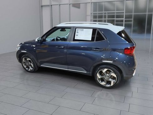 Used 2023 Hyundai Venue Limited FWD image 6
