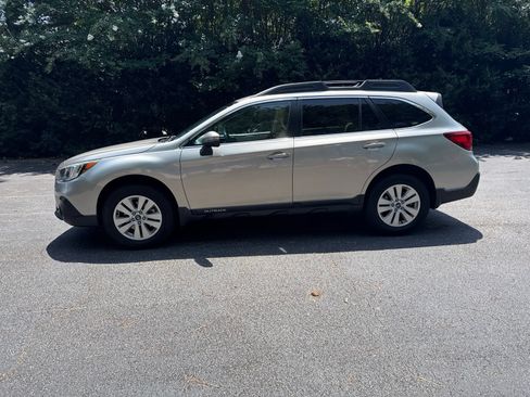 Used 2018 Subaru Outback 2.5i Premium AWD/4WD image 5
