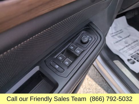 Used 2025 Volkswagen Atlas SE AWD/4WD image 13