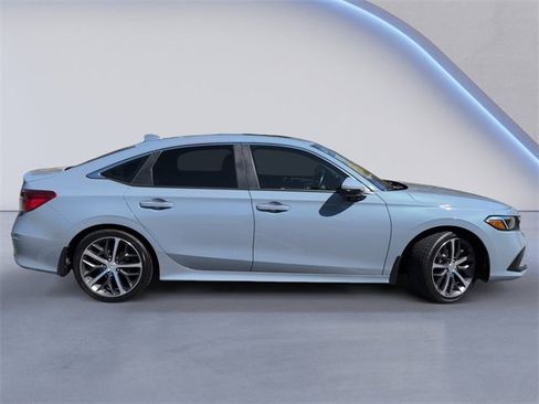 Used 2022 Honda Civic Touring image 3