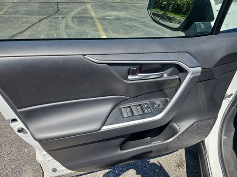 Used 2025 Toyota RAV4 XLE AWD/4WD image 20
