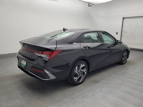 Used 2025 Hyundai Elantra SEL FWD image 9