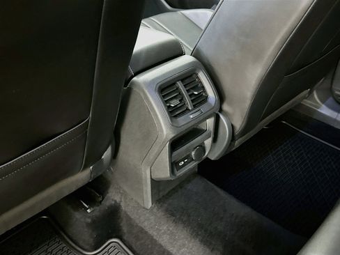 Used 2022 Volkswagen Tiguan SE AWD/4WD image 28
