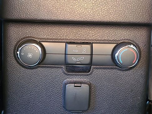 Used 2017 Ford Explorer XLT w/ Equipment Group 202A image 13