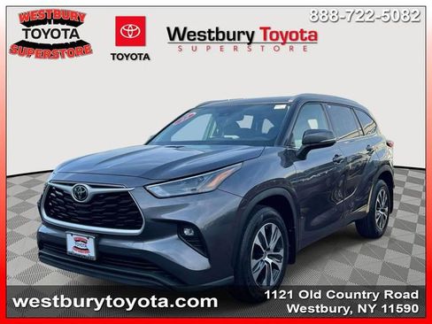 Used 2022 Toyota Highlander XLE AWD/4WD image 5