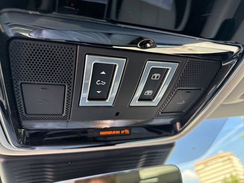 Used 2021 Land Rover Range Rover Velar S AWD/4WD image 16
