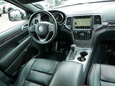 Used 2018 Jeep Grand Cherokee Overland w/ Jeep Active Safety Group AWD/4WD image 9