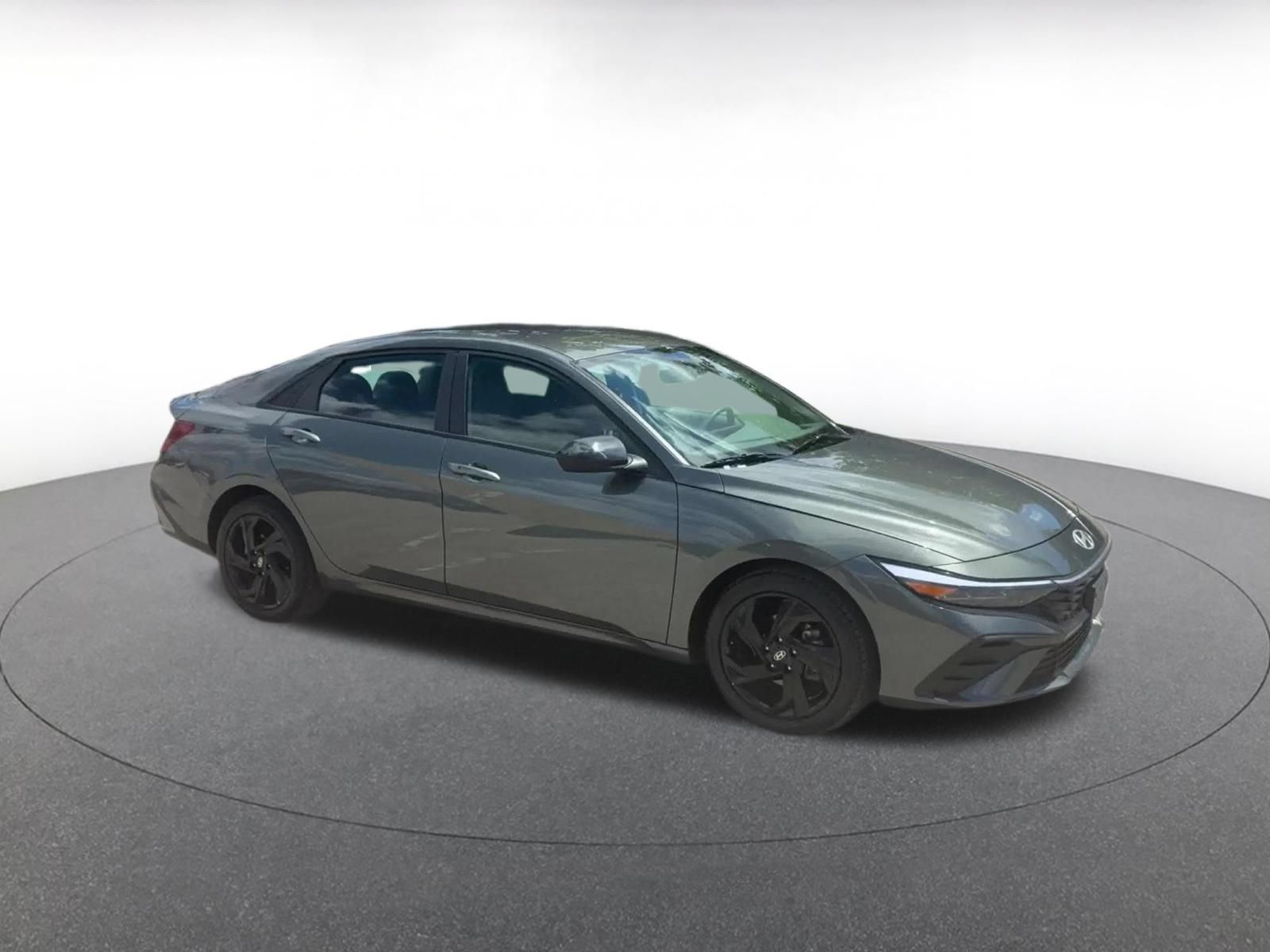 Used 2026 Hyundai Elantra Sport FWD image 2