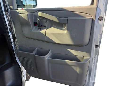 Used 2017 Chevrolet Express 3500 LS RWD image 18
