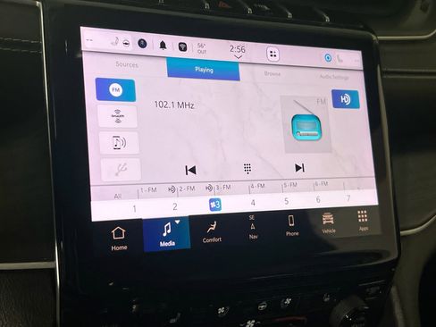 Used 2023 Jeep Grand Cherokee Limited w/ Luxury Tech Group II image 15