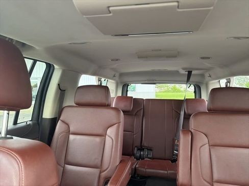 Used 2019 Chevrolet Suburban Premier AWD/4WD image 34