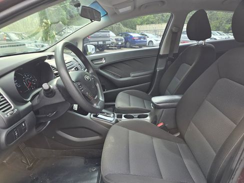 Used 2017 Kia Forte LX image 9