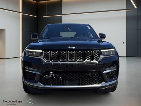 Used 2022 Jeep Grand Cherokee Summit AWD/4WD image 2