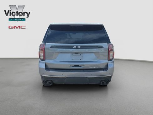 Used 2021 Chevrolet Suburban Premier w/ Premium Package AWD/4WD image 16