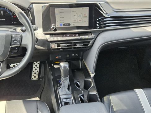 Used 2025 Toyota Camry SE FWD image 17