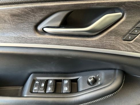 Used 2022 Jeep Grand Cherokee Limited 4xe w/ Luxury Tech Group II AWD/4WD image 11