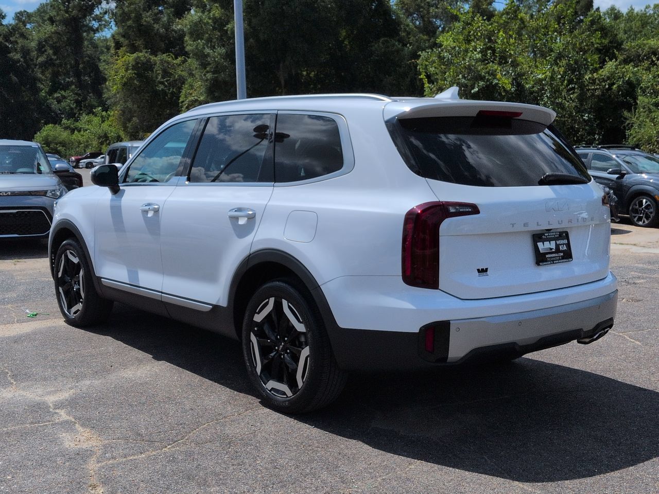 Used 2024 Kia Telluride S w/ S Sunroof Package FWD image 7