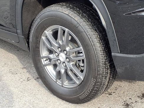 Used 2025 GMC Acadia Elevation image 11