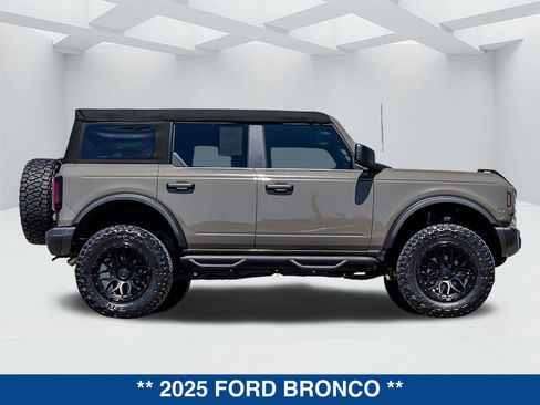 Used 2025 Ford Bronco Badlands AWD/4WD image 3