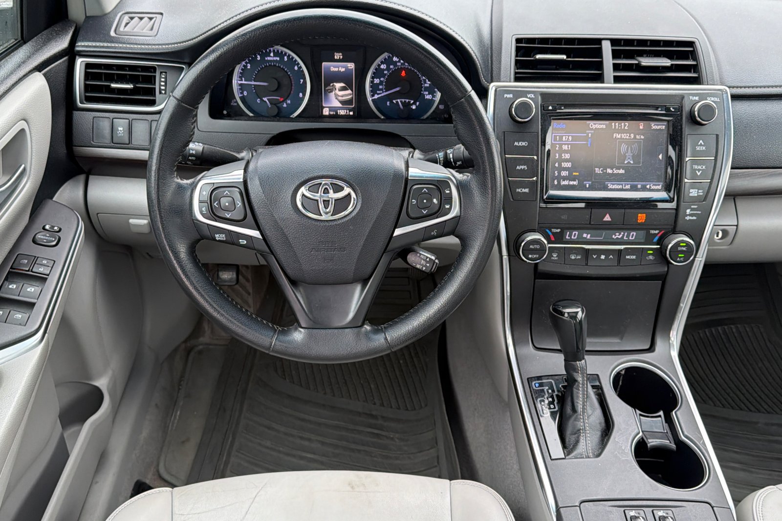 Used 2015 Toyota Camry XLE FWD image 18