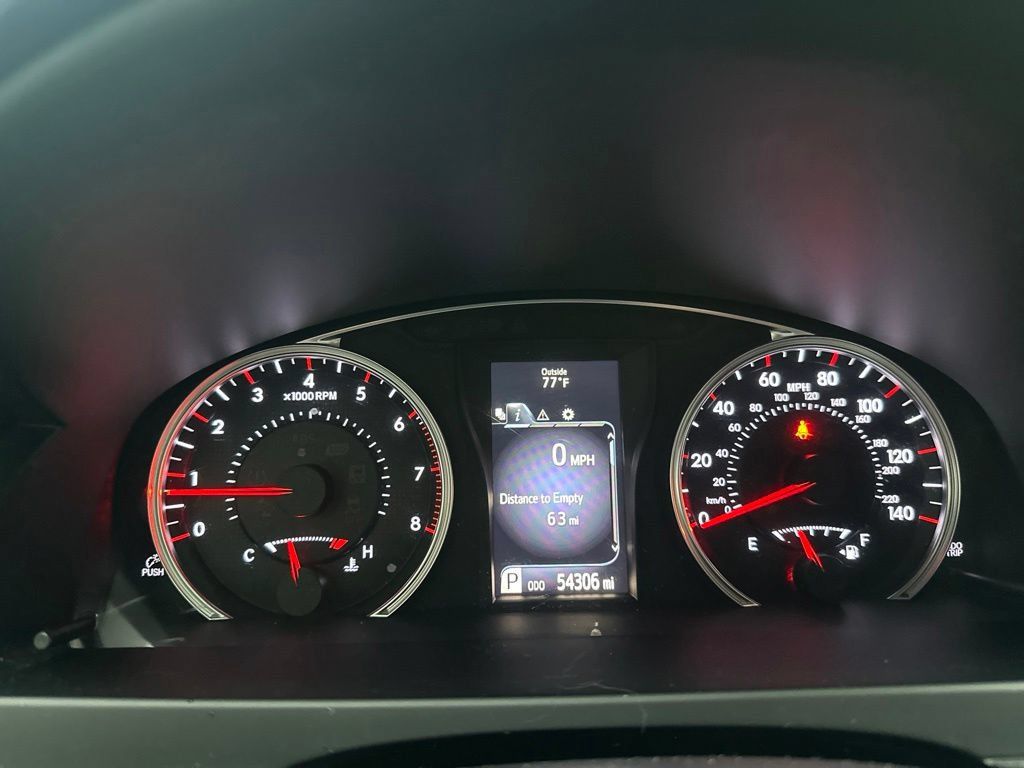 Used 2016 Toyota Camry SE FWD image 4