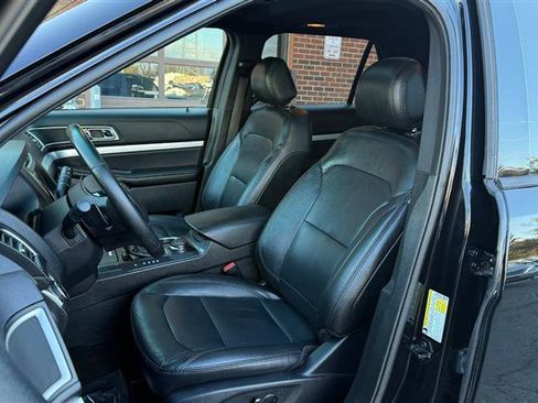 Used 2016 Ford Explorer XLT w/ Equipment Group 202A image 32