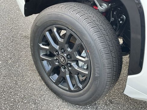 New 2025 Toyota Tundra Platinum AWD/4WD image 29