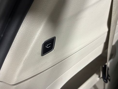 Used 2023 Chrysler Pacifica Touring-L FWD image 24