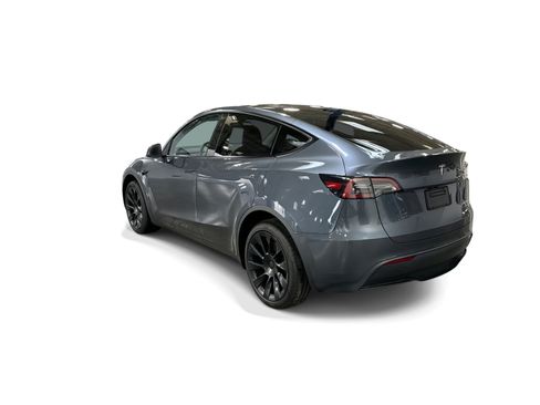Certified 2023 Tesla Model Y AWD image 4
