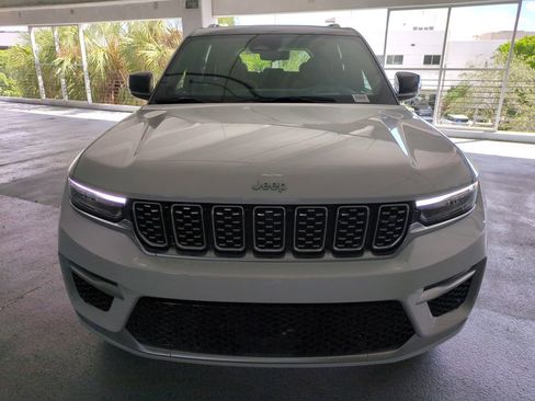 New 2025 Jeep Grand Cherokee Summit image 3