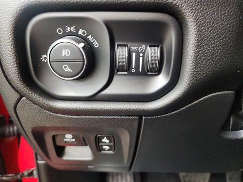 Used 2025 RAM 1500 Big Horn AWD/4WD image 24