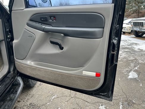 Used 2003 Chevrolet Suburban 2500 LT w/ LT Preferred Equipment Group image 19