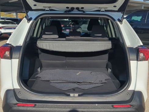 Used 2020 Toyota RAV4 XLE image 18