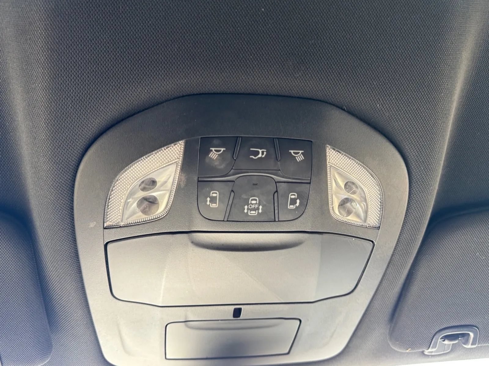 Used 2020 Chrysler Pacifica Touring-L w/ Advanced Safetytec Group FWD image 29